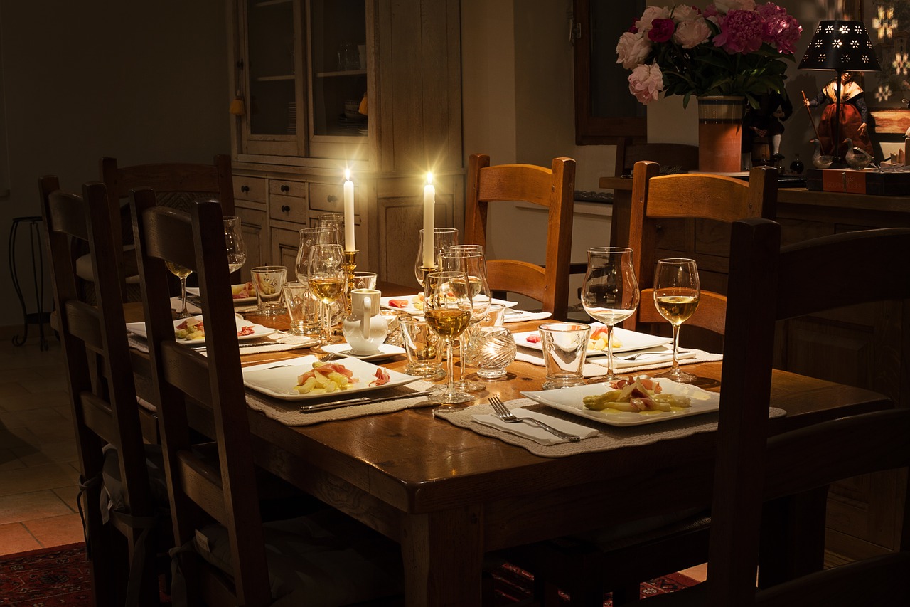 lifestyle dining table